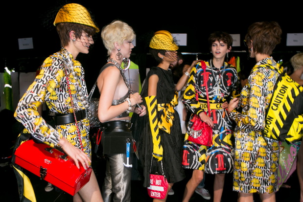 Pokaz kolekcji Moschino wiosna-lato 2016, Moschino bks A RS16 8718