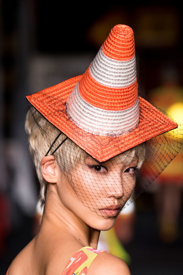 Pokaz kolekcji Moschino wiosna-lato 2016, Moschino clpa RS16 1897