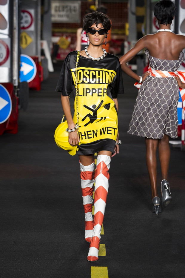 Pokaz kolekcji Moschino wiosna-lato 2016, Moschino RS16 5349
