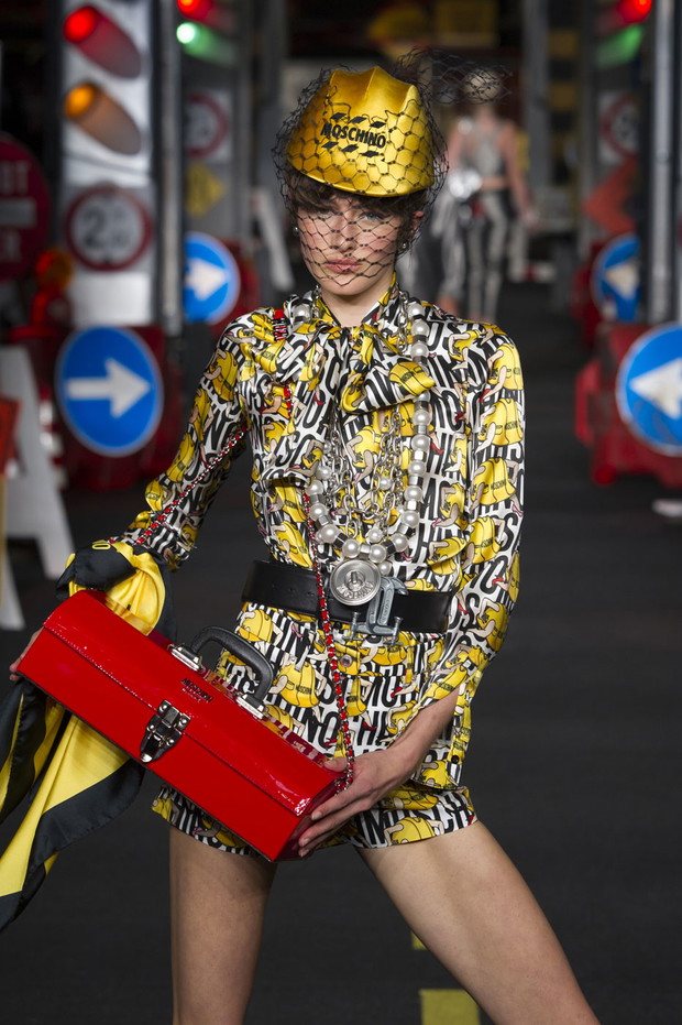 Pokaz kolekcji Moschino wiosna-lato 2016, Moschino RS16 5568