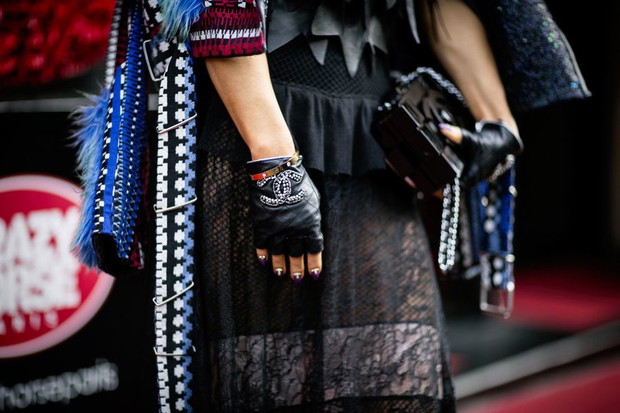 doda-na-tygodniu-mody-haute-couture-w-paryzu-paris-fashion-week-fot-imaxtree.png-3