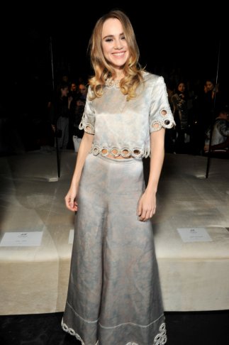 hm-studio-suki-waterhouse-wearing-hm1_low