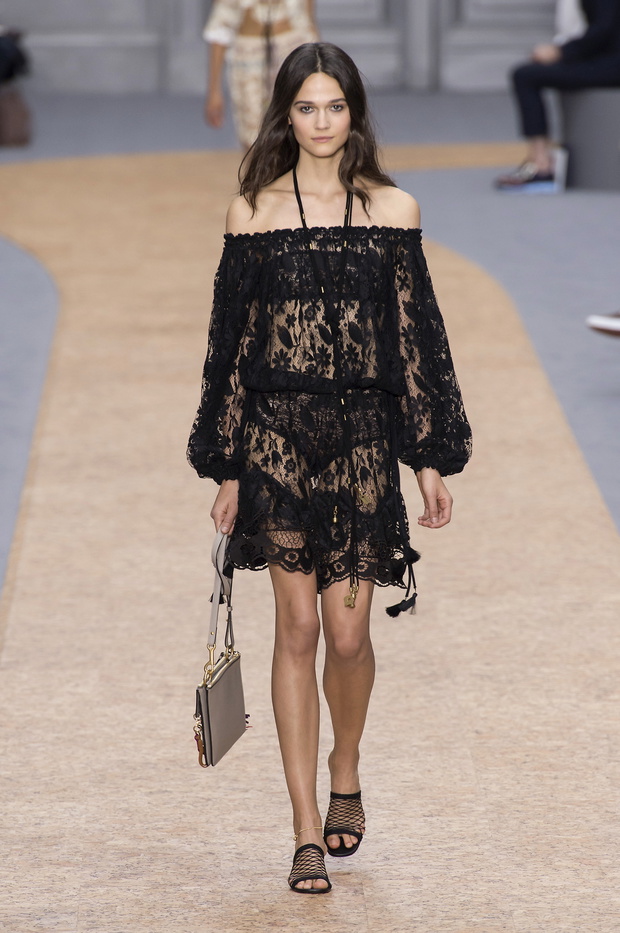 Chloe S16 083