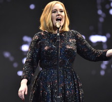 Adele podczas koncertu w Belfaście