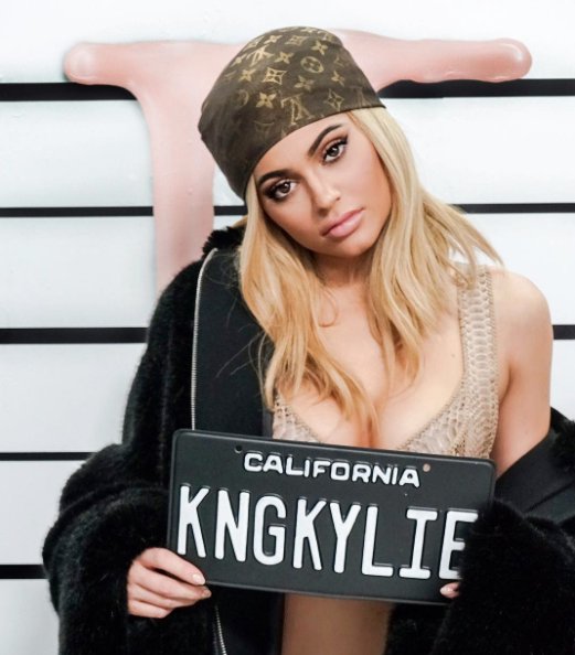 kylie-jenner-blyszczyki-video-5