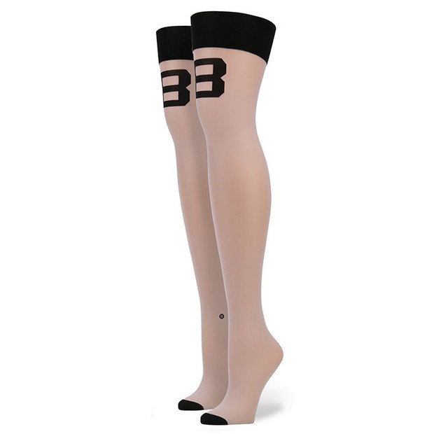 rihanna-stance-15