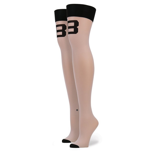 rihanna-stance-15