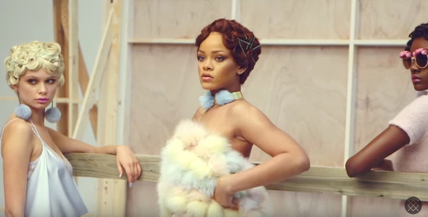 rihanna-stance-3