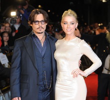 Amber Heard i Johnny Depp rozwodzą się / East News