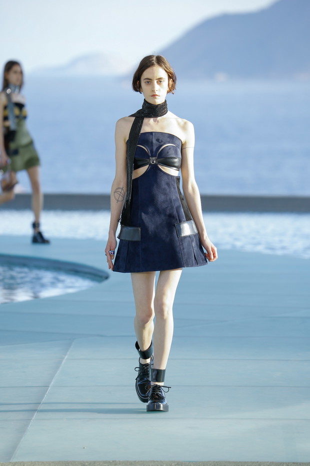 Louis-Vuitton-Cruise-2017-14