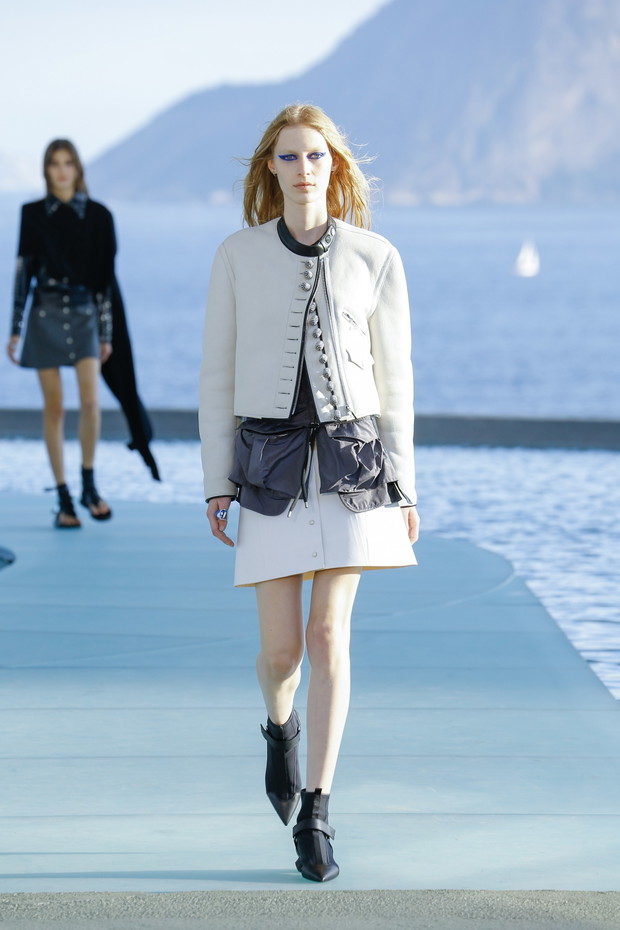 Louis-Vuitton-Cruise-2017-16