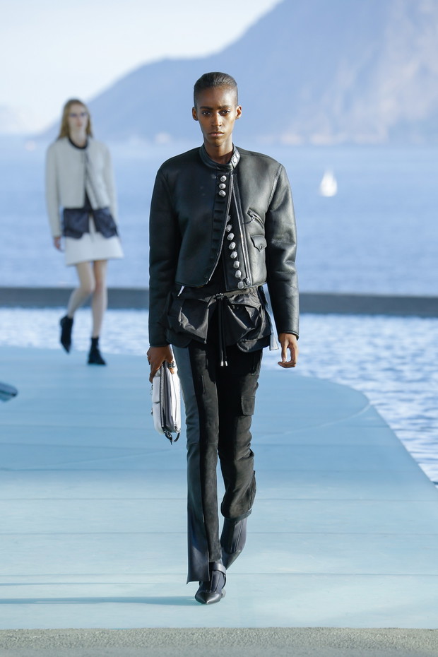 Louis-Vuitton-Cruise-2017-17