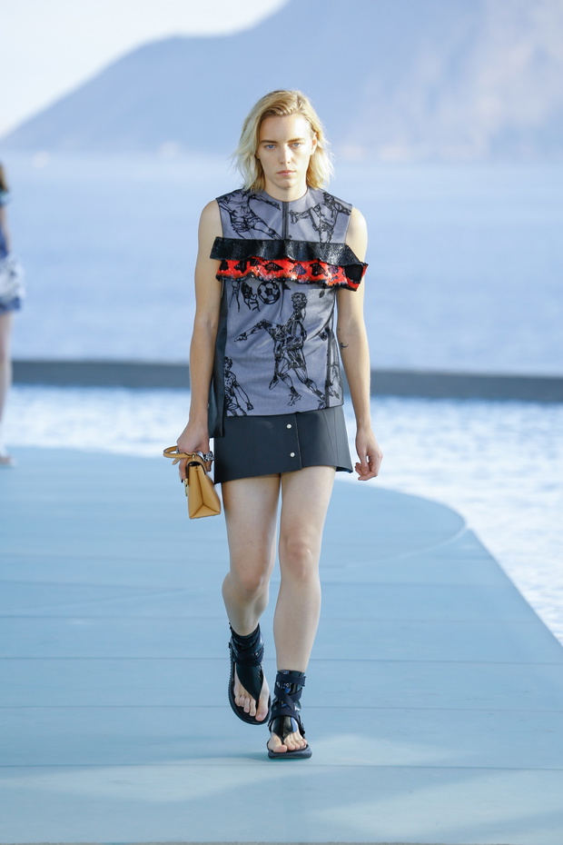 Louis-Vuitton-Cruise-2017-6