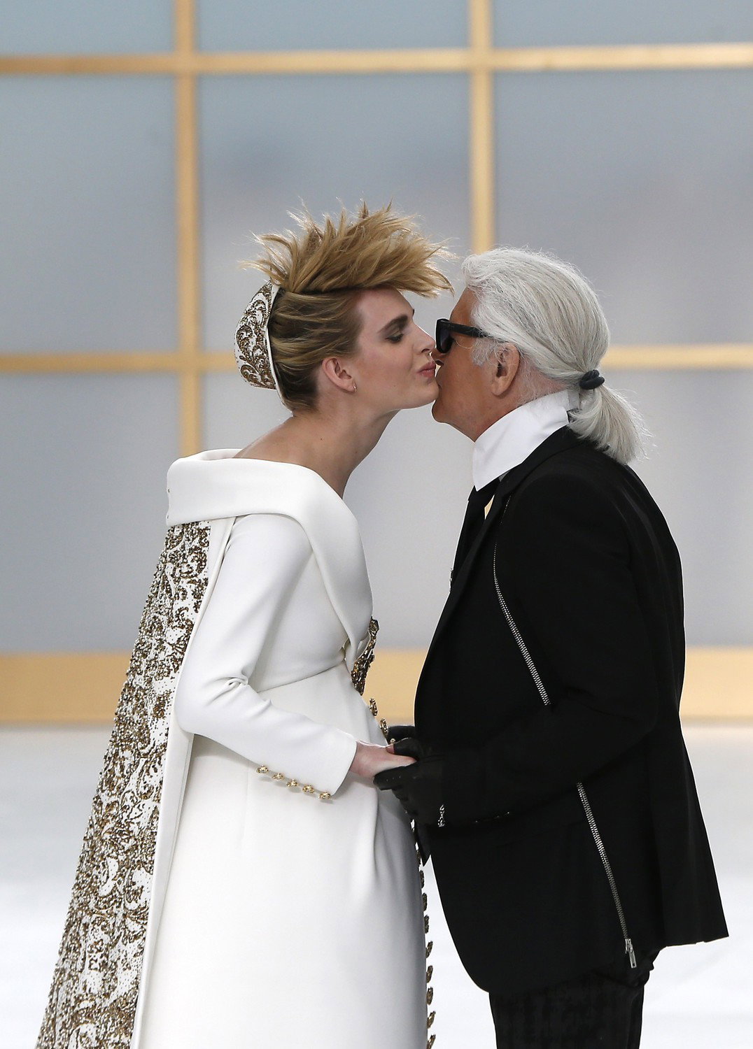 Karl Lagerfeld zaprojektował pierścionki zaręczynowe / East News