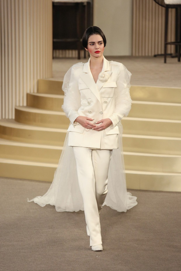 Kendall Jenner w sukni ślubnej Chanel / East News