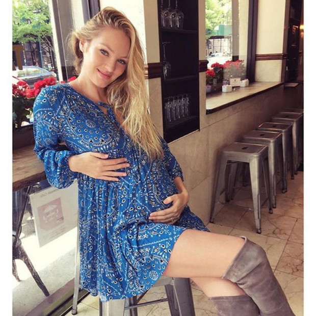 Stylizacje Candice Swanepoel w ciąży / East News