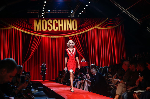 Moschino Wiosna 2017
