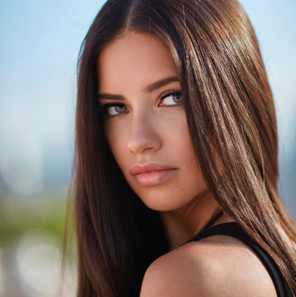 Adriana Lima, Victoria