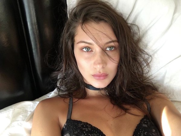 Bella Hadid, Victoria