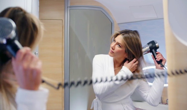 Jennifer Aniston w reklamie Emirates