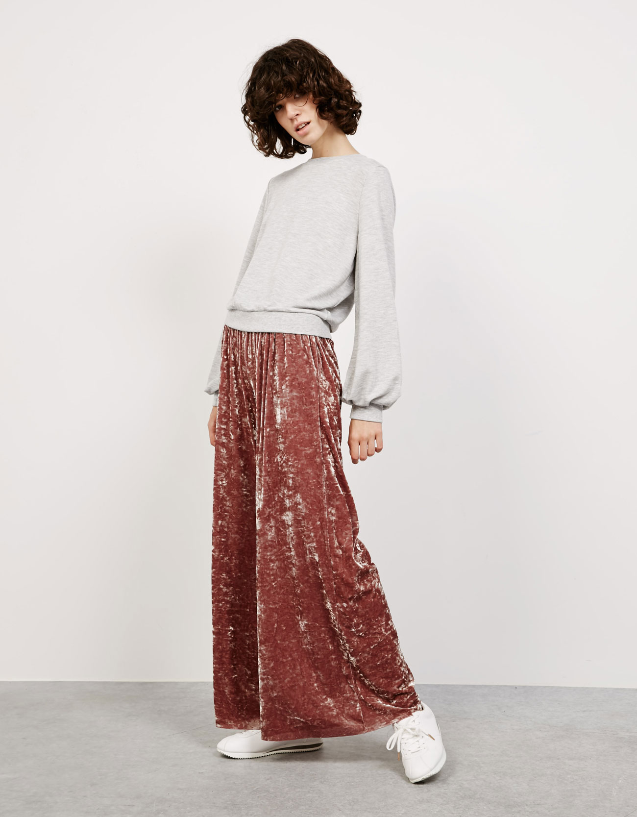 Wyprzedaże w Bershka: Sweter z bufiastymi rękawami