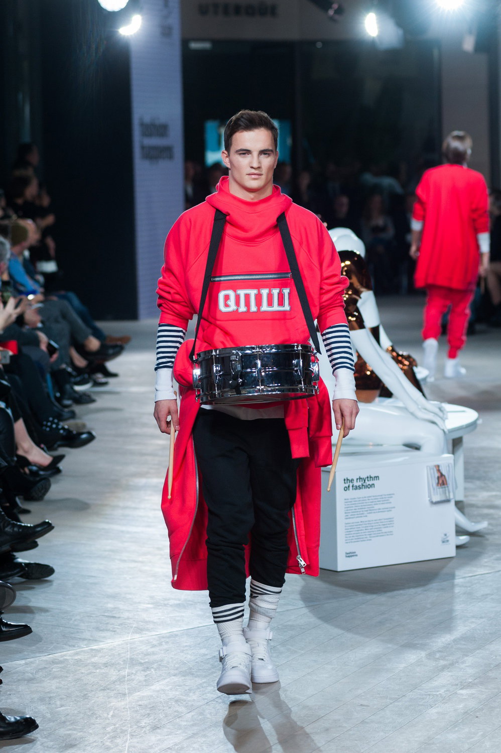Patryk Grudowicz, pokaz mody z okazji otwarcia The Designer Gallery w warszawskiej Galerii Mokotów