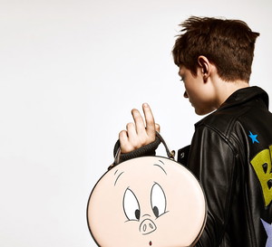 Zara, torebka typu kuferek w stylu "Looney Tunes"