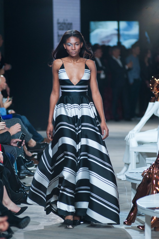 Osi Ugonoh, pokaz mody z okazji otwarcia The Designer Gallery w warszawskiej Galerii Mokotów