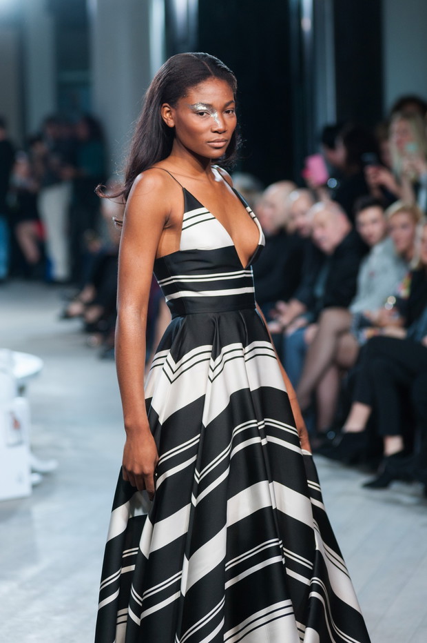 Osi Ugonoh, pokaz mody z okazji otwarcia The Designer Gallery w warszawskiej Galerii Mokotów
