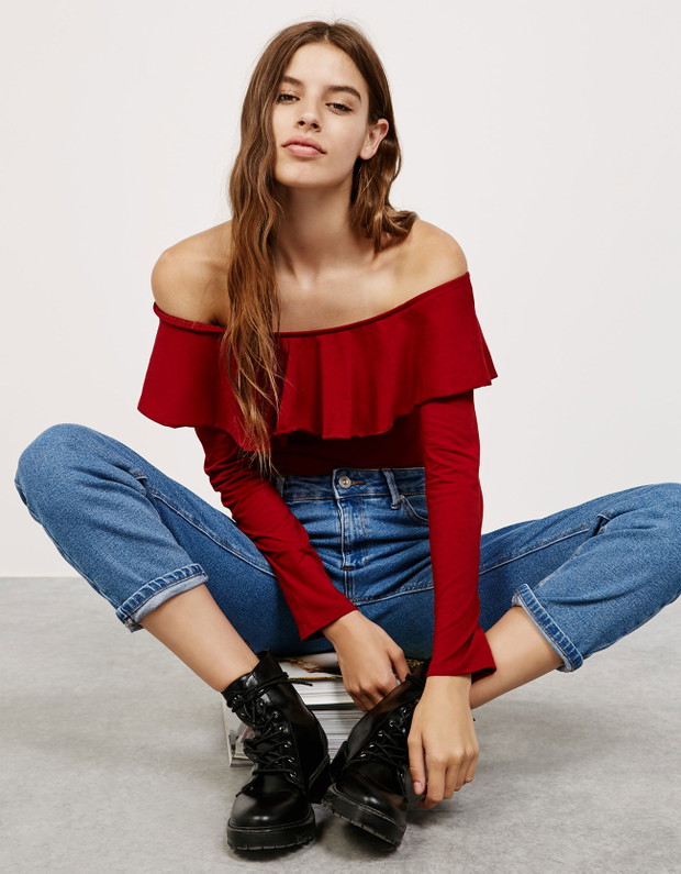 Wyprzedaże w Bershka: Body z elastycznej tkaniny z falbanką