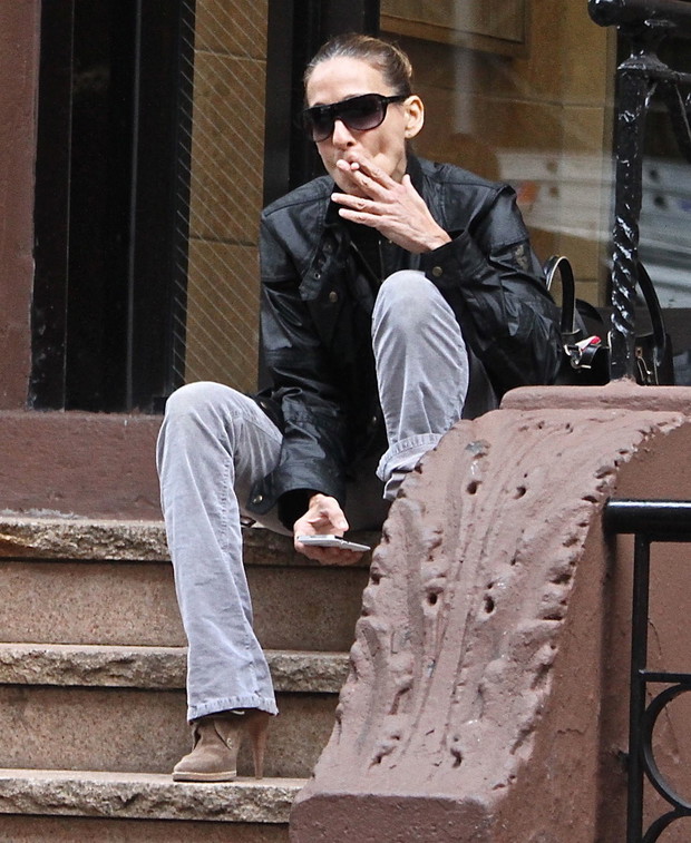 Co łączy Sarę Jessikę Parker i Carrie Bradshaw: Miłość do papierosów