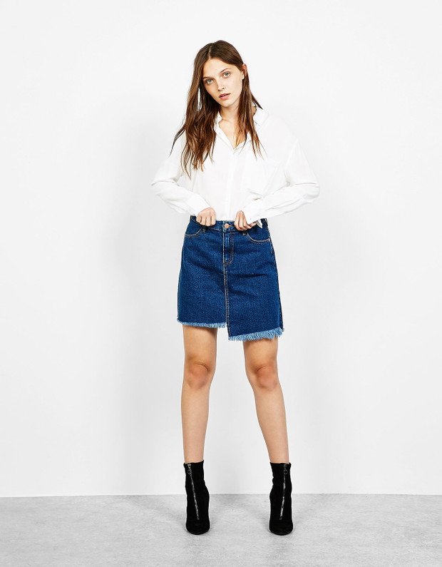 Wyprzedaże w Bershka: Asymetryczna spódnica jeansowa