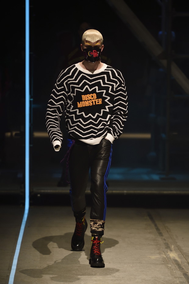 Szymon Tuz z agencji United 4 Models w pokazie Carlo Volpi podczas Pitti Uomo 2017