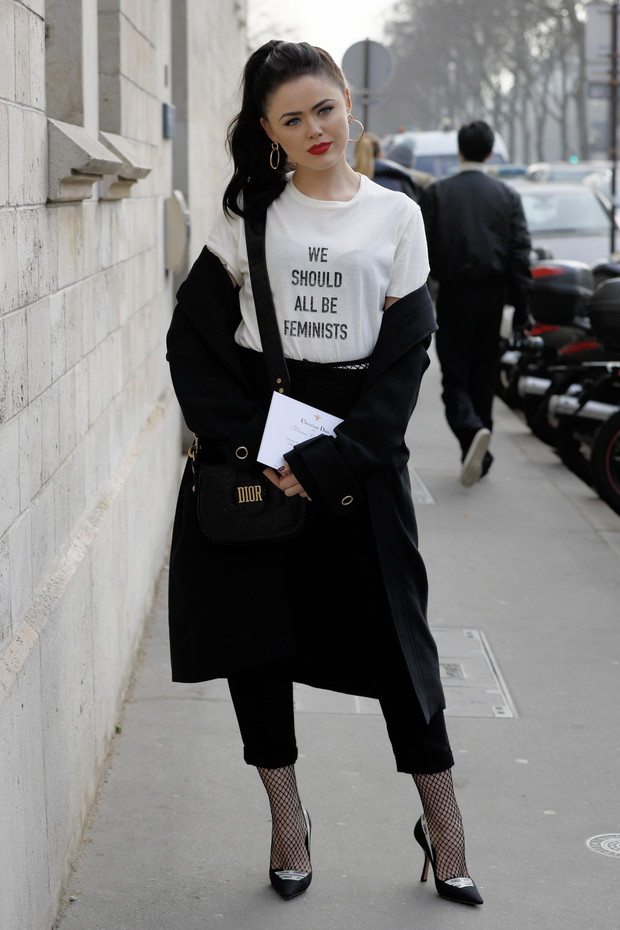 Kristina Bazan w koszulce We should all be feminists Dior