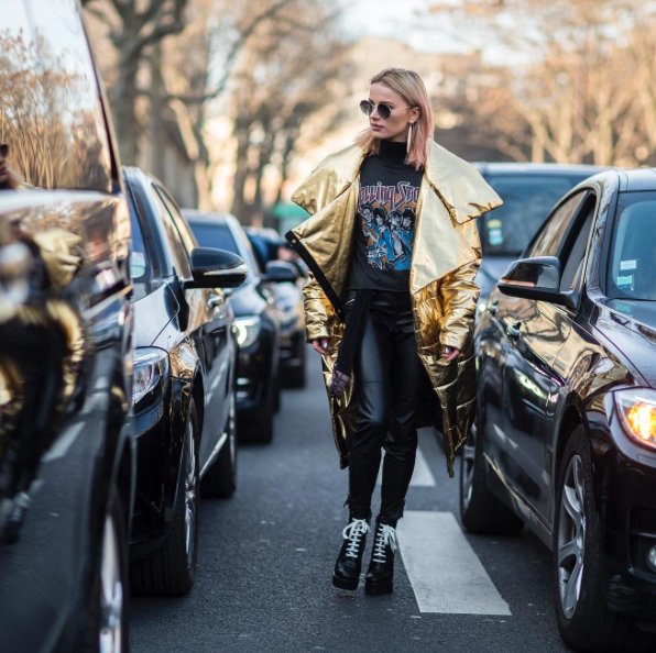 Maffashion w złotej kurtce MMC podczas PFW