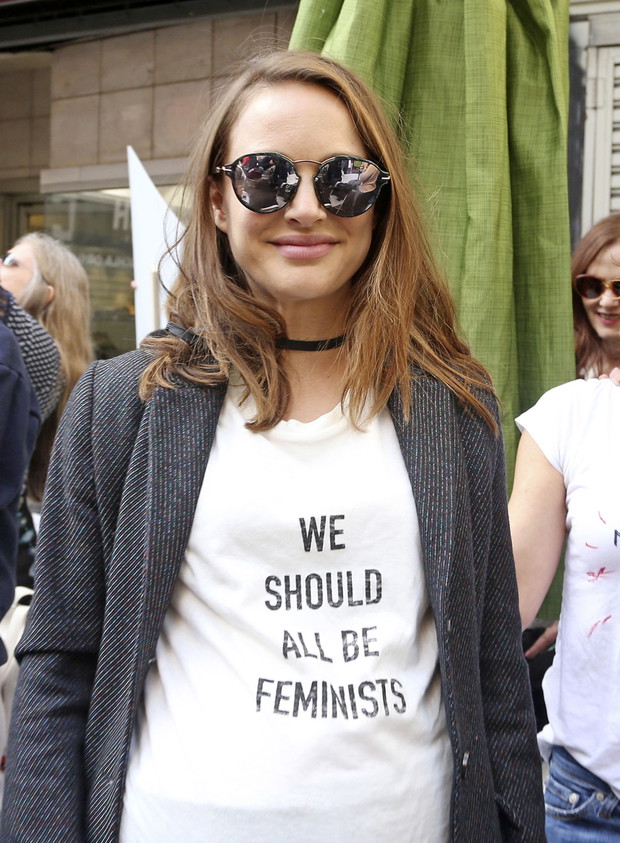 Natalie Portman w koszulce We should all be feminists Dior