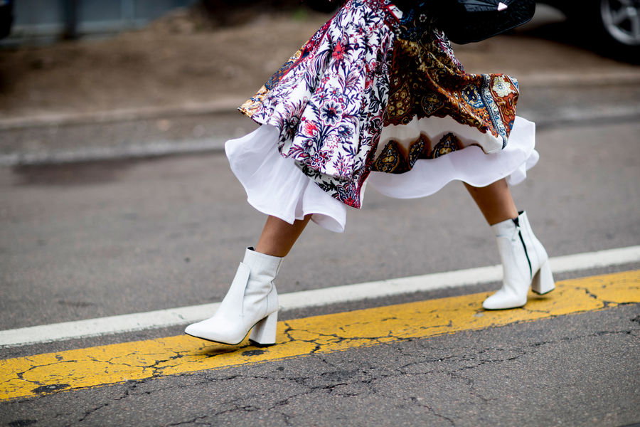 Street fashion: buty na tygodniach mody