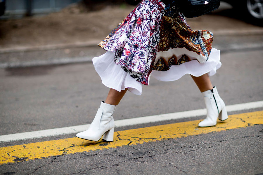 Street fashion: buty na tygodniach mody