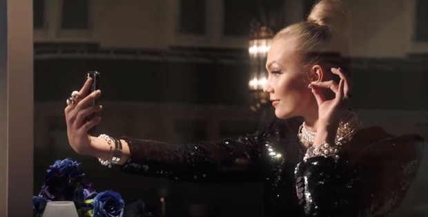 Karlie Kloss jako Audrey Hepburn i Marilyn Monroe w kampanii Swarovski