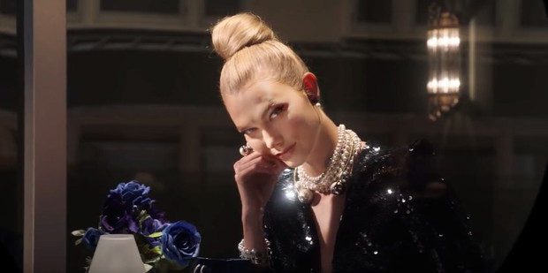 Karlie Kloss jako Audrey Hepburn i Marilyn Monroe w kampanii Swarovski