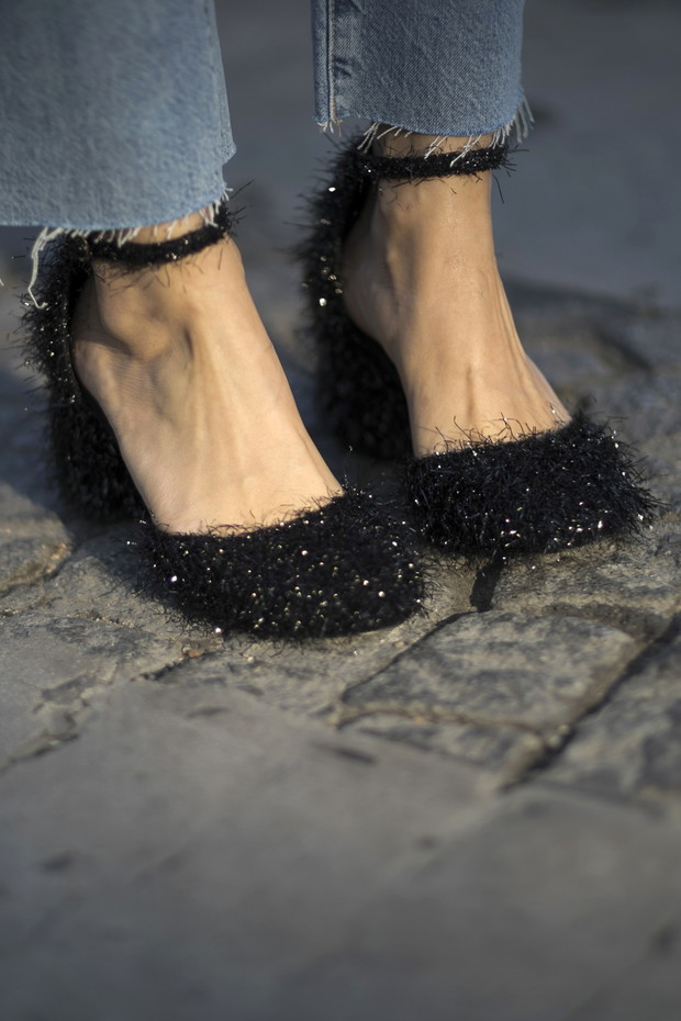 Street fashion: buty na tygodniach mody