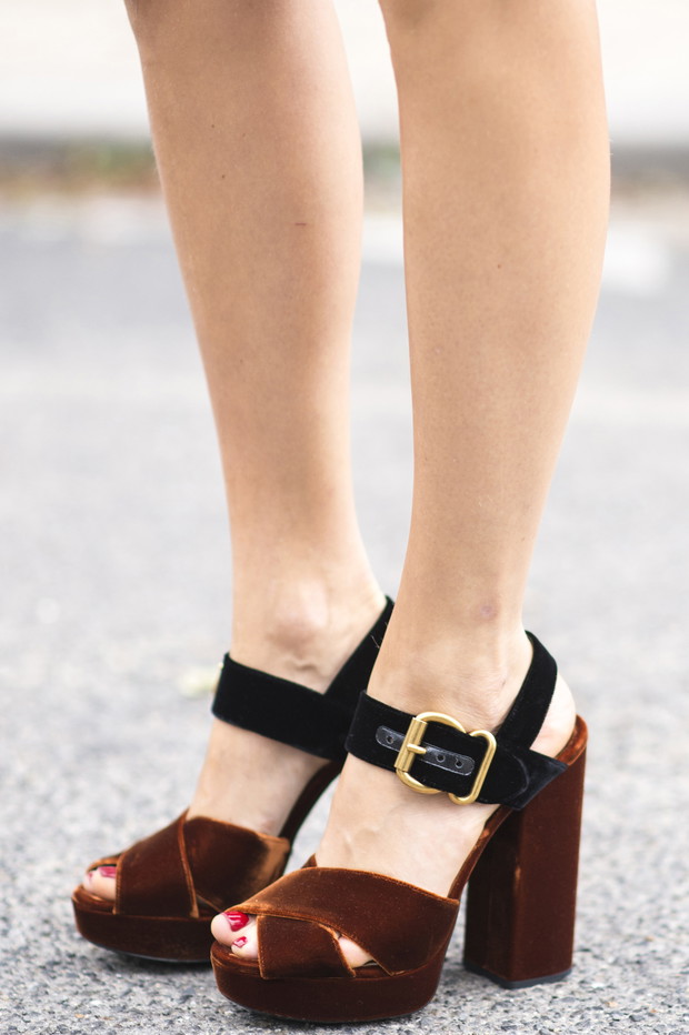Street fashion: buty na tygodniach mody