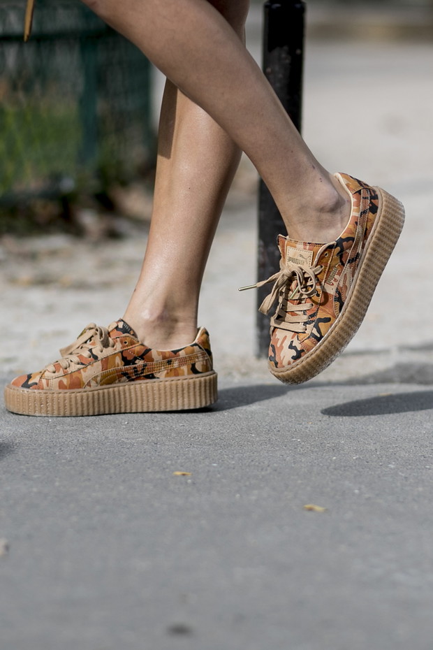 Street fashion: buty na tygodniach mody