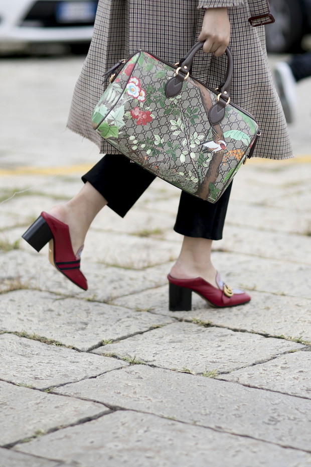 Street fashion: buty na tygodniach mody