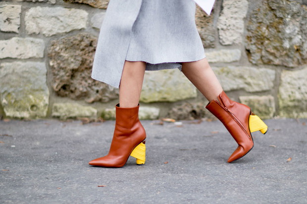 Street fashion: buty na tygodniach mody