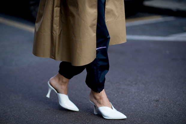 Street fashion: buty na tygodniach mody