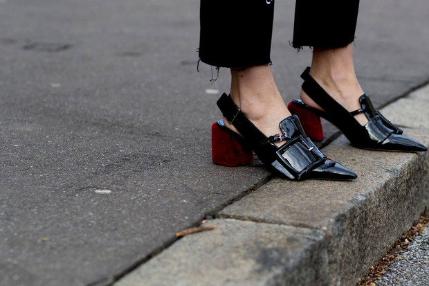 Street fashion: buty na tygodniach mody