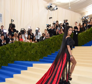 Nicki Minaj w kreacji marki H&M na Met Gala 2017