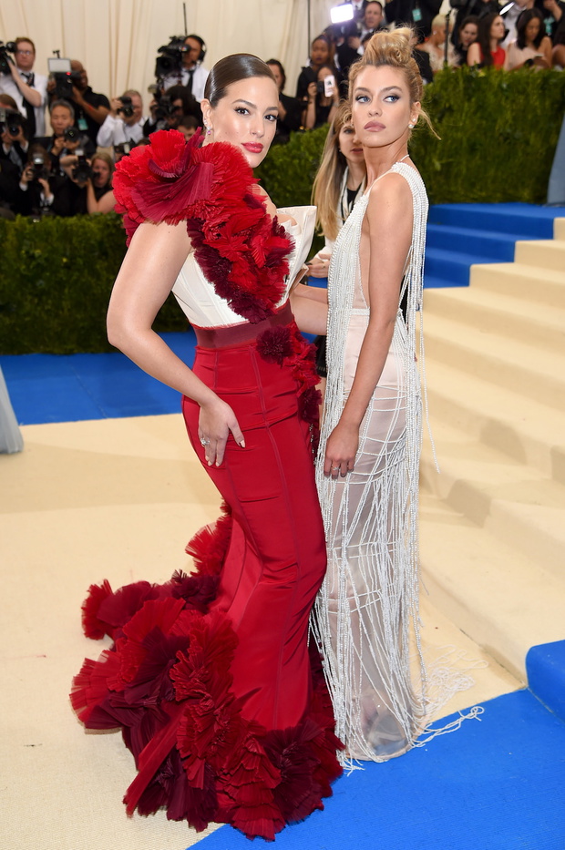 Ashley Graham i Stella Maxwell w projektach marki H&M na Met Gala 2017