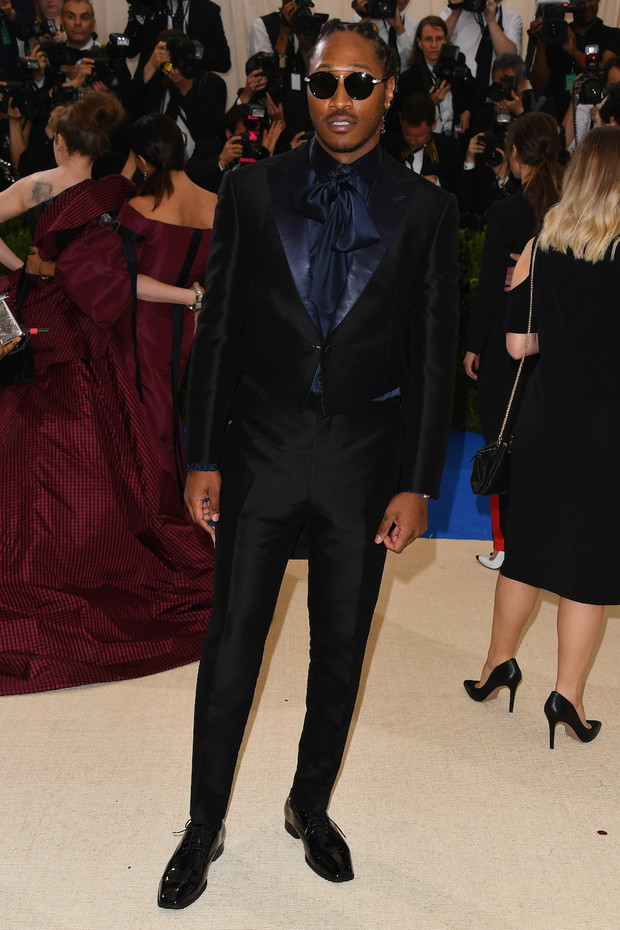 Raper Future w garniturze marki H&M na Met Gala 2017